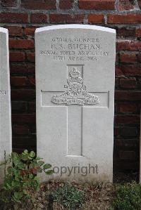 Le Cateau Military Cemetery - Buchan, F S