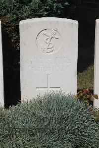 Le Cateau Military Cemetery - Carran, S
