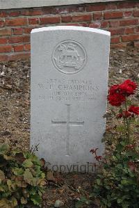 Le Cateau Military Cemetery - Champkins, W E