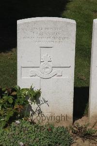 Le Cateau Military Cemetery - Channon, J