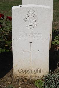 Le Cateau Military Cemetery - Chestney, William