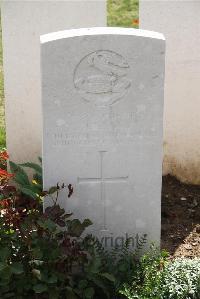 Le Cateau Military Cemetery - Clancy, S