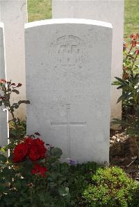 Le Cateau Military Cemetery - Claydon, E W