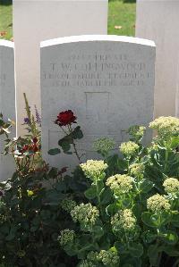 Le Cateau Military Cemetery - Collingwood, T W