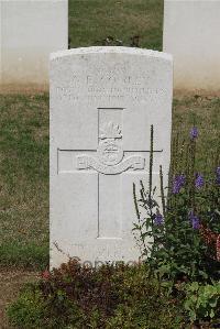 Le Cateau Military Cemetery - Cowley, George Evelyn