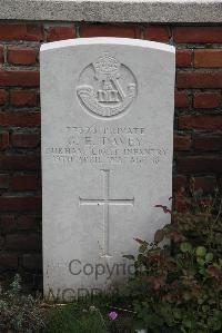 Le Cateau Military Cemetery - Davey, G E