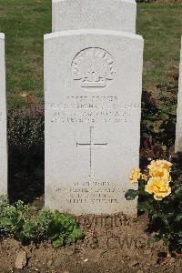 Le Cateau Military Cemetery - Davidson, James Marshall