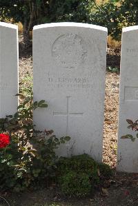 Le Cateau Military Cemetery - Edwards, D