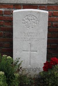 Le Cateau Military Cemetery - Ennis, A