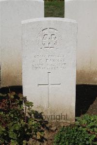 Le Cateau Military Cemetery - Farmer, A E