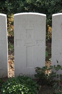Le Cateau Military Cemetery - Fenton, W H