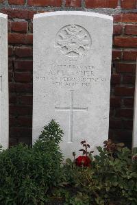 Le Cateau Military Cemetery - Fletcher, A