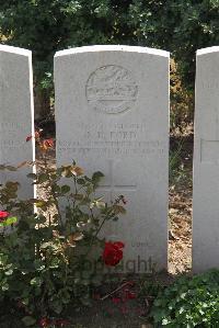 Le Cateau Military Cemetery - Ford, John Dewhurst