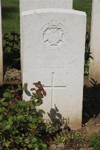 Le Cateau Military Cemetery - Gibson, W F