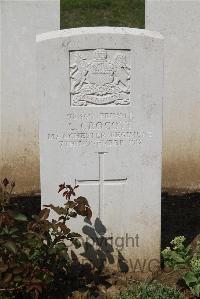 Le Cateau Military Cemetery - Grocott, L