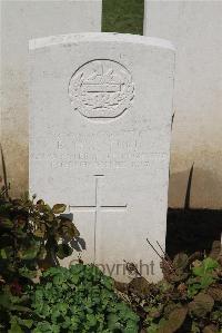 Le Cateau Military Cemetery - Hansford, R