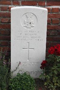 Le Cateau Military Cemetery - Hobell, Frank