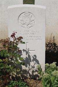 Le Cateau Military Cemetery - Holmes, James Gilbert