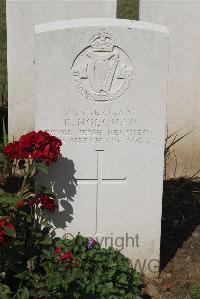 Le Cateau Military Cemetery - Holohan, Richard