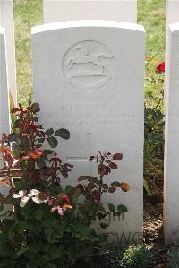 Le Cateau Military Cemetery - Holt, F