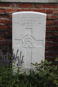 Le Cateau Military Cemetery - Howard, G