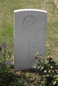 Le Cateau Military Cemetery - Howarth, Tom Hartley