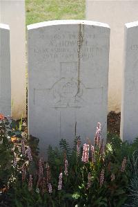 Le Cateau Military Cemetery - Howell, A