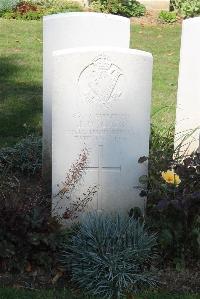 Le Cateau Military Cemetery - Hughes, J