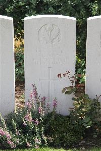 Le Cateau Military Cemetery - Jones, A G