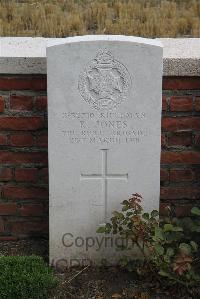 Le Cateau Military Cemetery - Jones, R