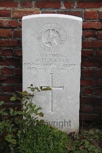 Le Cateau Military Cemetery - Julyan, W H