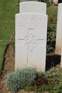 Le Cateau Military Cemetery - Kay, F