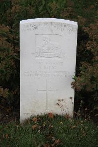 Le Cateau Military Cemetery - King, A