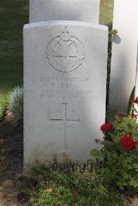 Le Cateau Military Cemetery - King, T