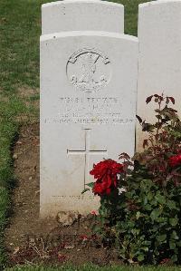 Le Cateau Military Cemetery - Lathan, L