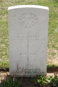 Le Cateau Military Cemetery - Lavery, W J