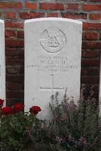 Le Cateau Military Cemetery - Leach, W