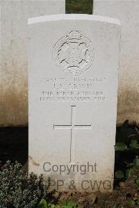 Le Cateau Military Cemetery - Lewis, J E