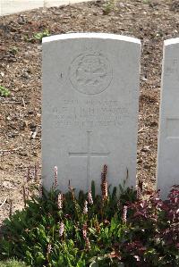 Le Cateau Military Cemetery - Lightwood, C E