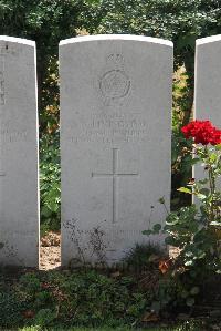 Le Cateau Military Cemetery - Livingston, J