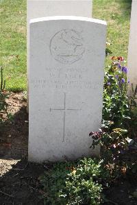 Le Cateau Military Cemetery - Lock, William Leonard