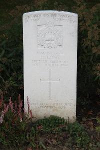 Le Cateau Military Cemetery - Long, H
