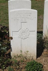 Le Cateau Military Cemetery - Lowe, J G