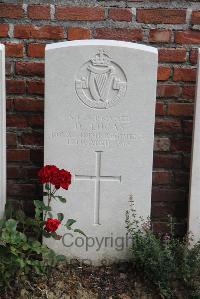 Le Cateau Military Cemetery - Lucas, D