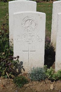 Le Cateau Military Cemetery - MacKenzie, William J.