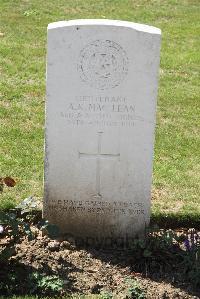 Le Cateau Military Cemetery - MacLean, Arthur Kirkpatrick