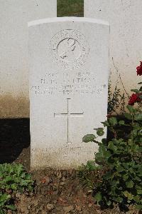 Le Cateau Military Cemetery - Maltman, Hugh Elmsley