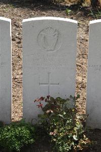Le Cateau Military Cemetery - Mascall, J W