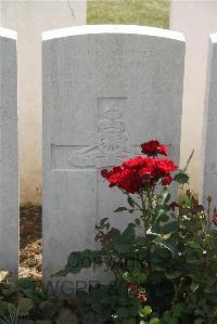 Le Cateau Military Cemetery - McKirdy, R