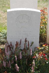 Le Cateau Military Cemetery - Mills, Charles Henry